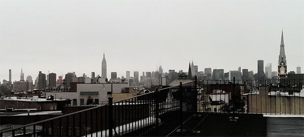 Blick von Brooklyn (Williamsburg) aus nach Manhattan - war nicht so trist, wie es aussieht!