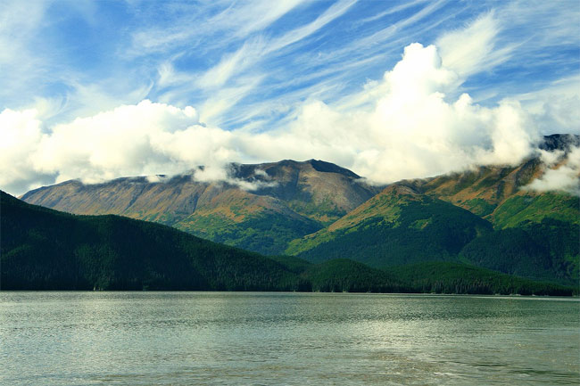 Alaska lockt gerade im Sommer mit seiner unberührten Natur und atemberaubenden Aussichten