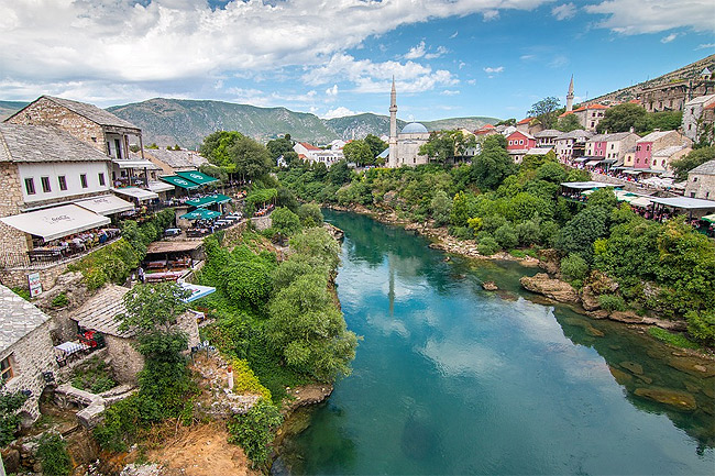 Die wiedererichtete, weltberühmte Brücke von Mostar.