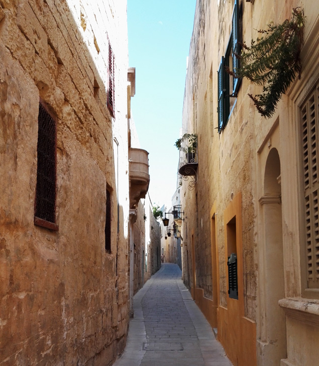 Die alte Hauprtstadt Mdina hat heute nur noch wenige Einwohner und wird besonders abends zur "stillen Stadt"