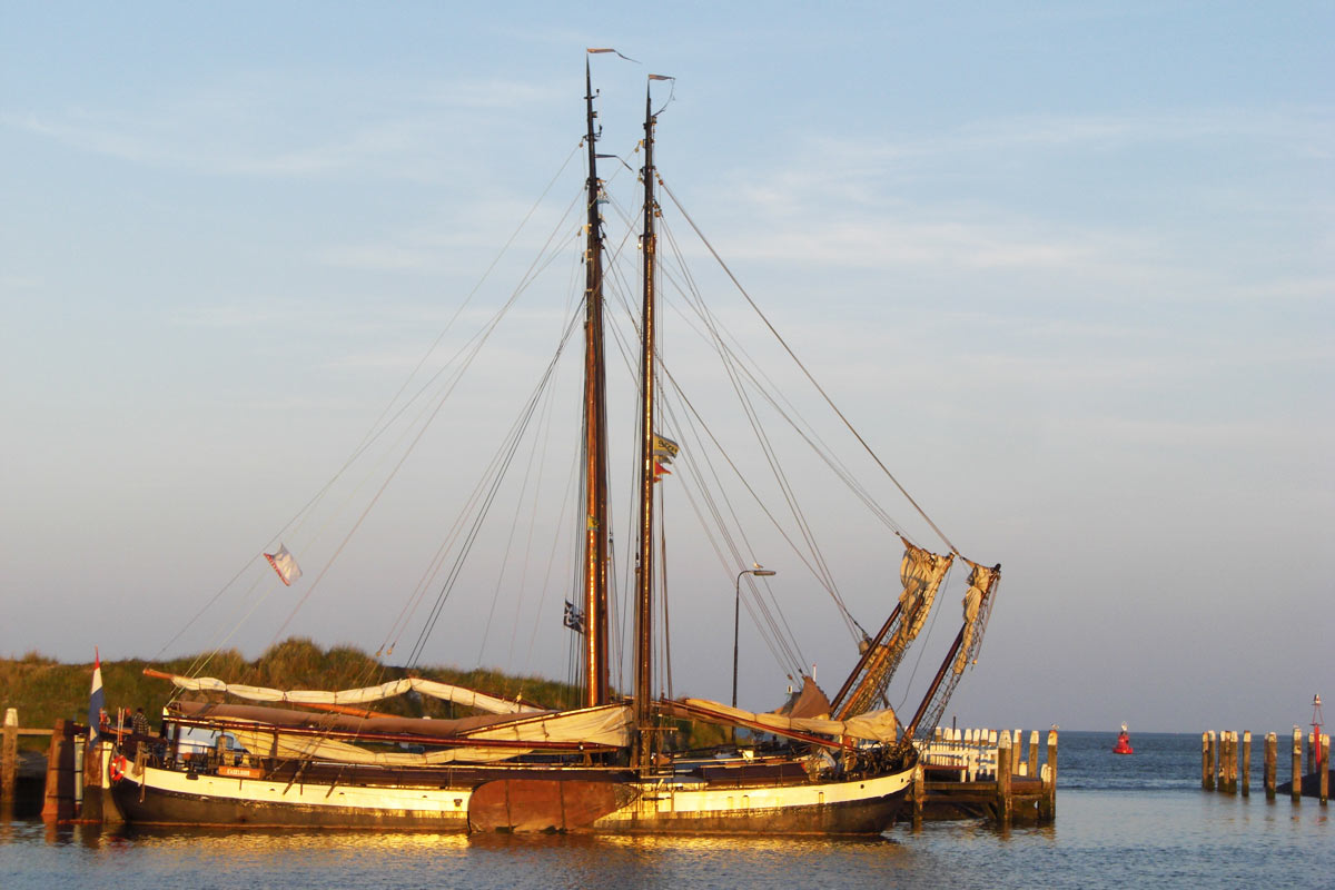 plattbodenschiff, segeln in holland, urlaub niederlande wattenmeer